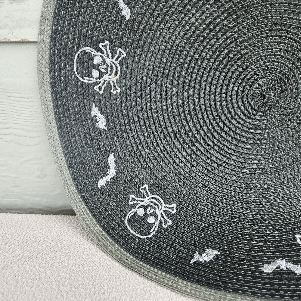 Kohls Halloween Placemat Round Skull Crossbones Bat Black Weave 15